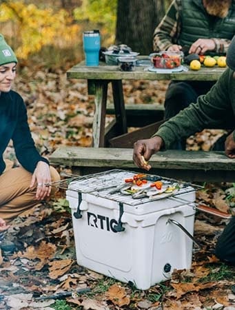 Coleman - RTIC 20QT タンカラー RTIC 20 QT Ultra-Tough, Heavy-Duty Terrain Rotomolded Cooler